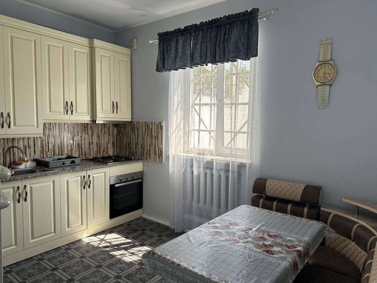 Дом для отпуска Your Getaway Home Ереван Экстерьер фото